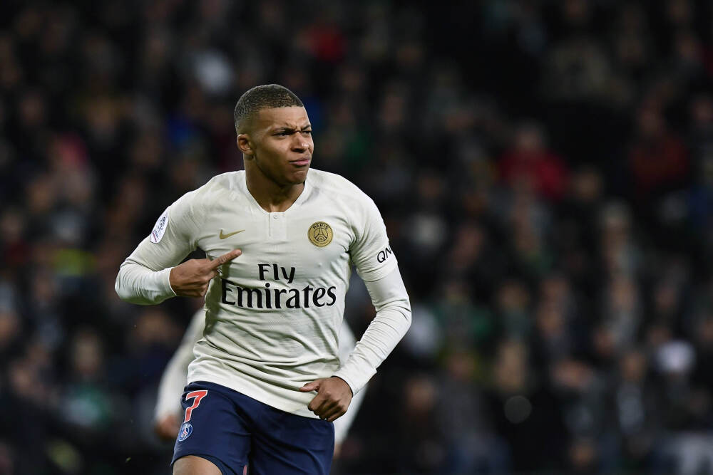 全国首批、北京首款外企AI大模型，“奔驰虚拟助手”通过国家备案